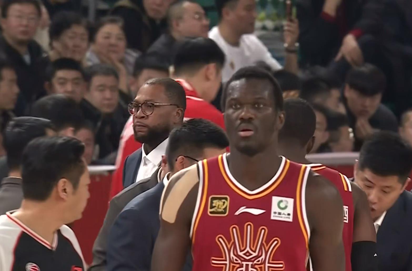 当之无愧的, 队完全可以