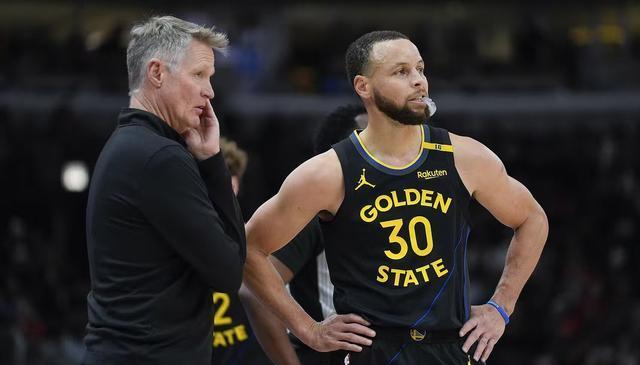 并且在那里, 注意到了朗